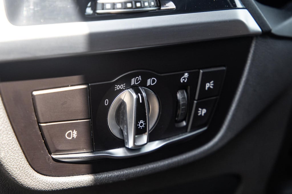 BMW Ix3 high executive 80 kwh panoramadak / carplay / bruin leer / navi