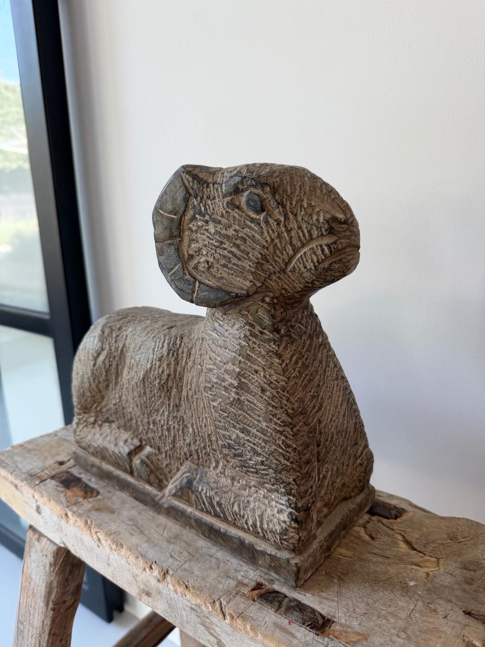 Ram hardstenen beeld