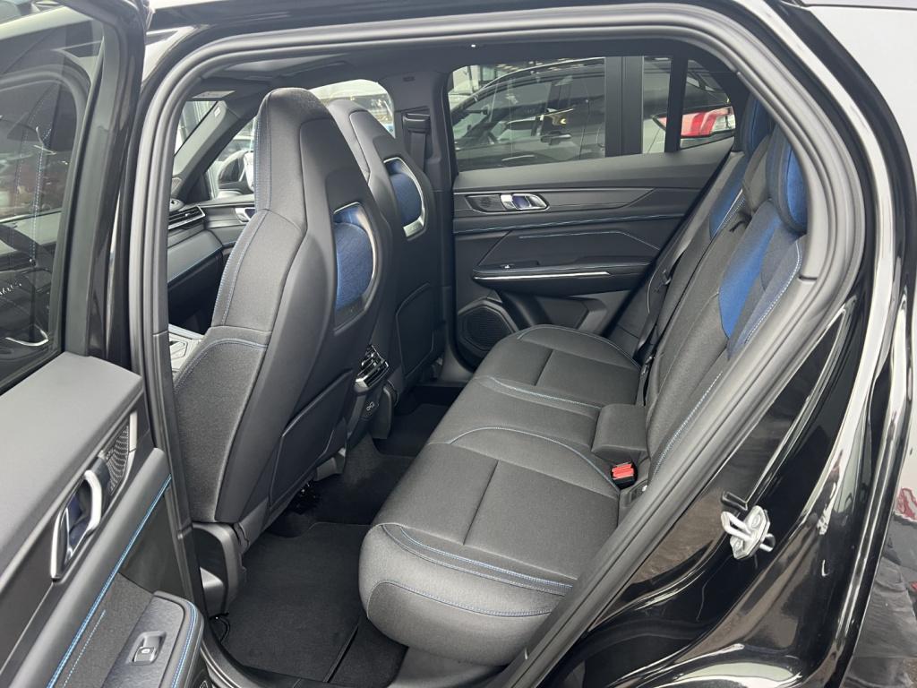 Lynk & Co 01 1.5 261pk plug in hybrid , black edition , pano dak,stuurverwa