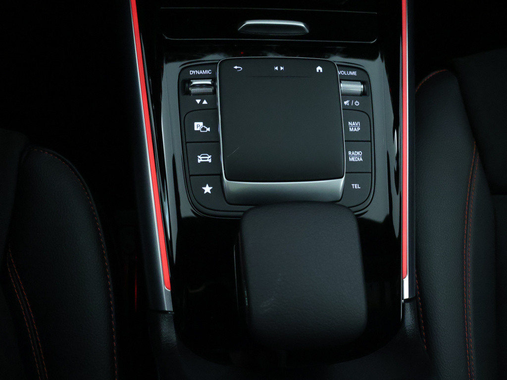 Mercedes-Benz Gla-klasse 180 business solution amg | sfeerverlichting | pan