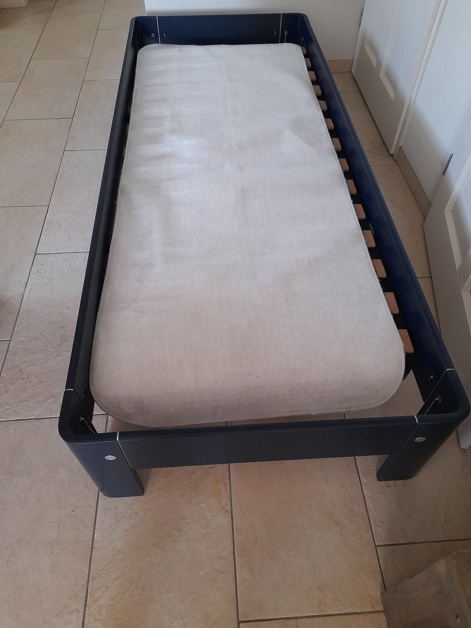 Compleet Auping bed met matras  80 x 210  (in goede nette staat )