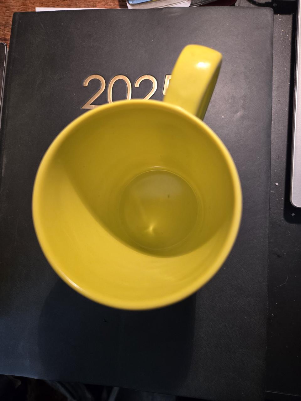 Gele melamine beker van Hema H 10 Diameter 8 cm