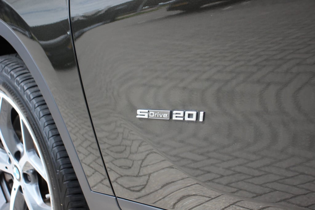 BMW X1 sdrive20i corporate lease executive | led | half leder | pdc |