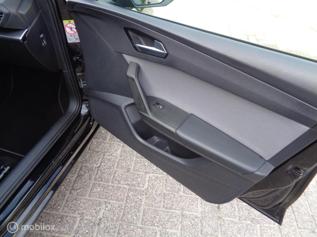 Seat Leon Sportstourer 1.5 tsi style business/airco/lm velgen/carplay/pdc/c