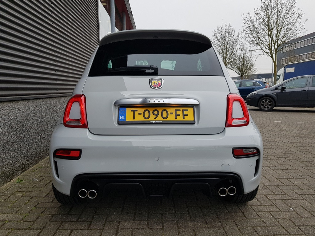 Abarth 500 1.4 t-jet abarth 595 - 145 pk