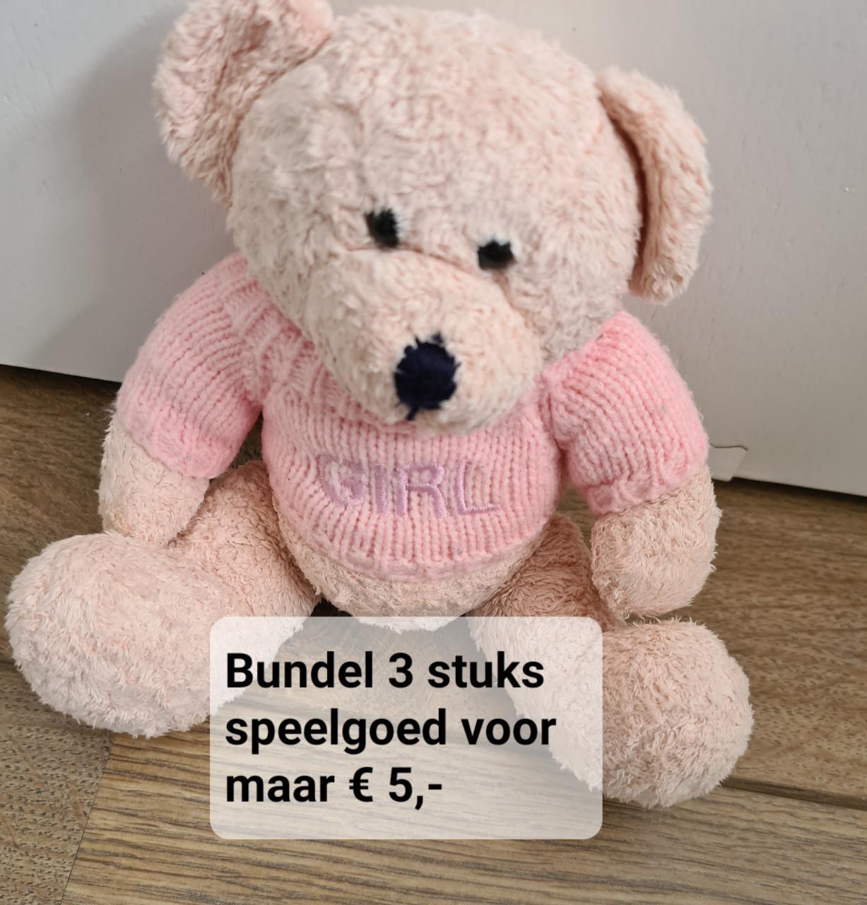 Zachte pluche teddybeer van het merk Dake en Zn.