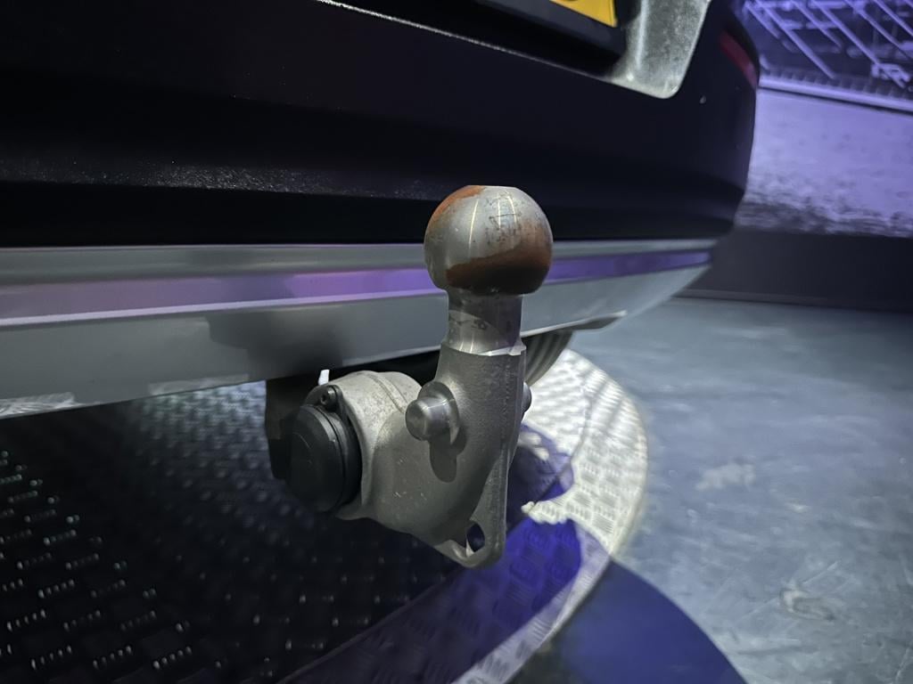 Volvo XC40 1.5 t4 recharge inscription expression *trekhaak*