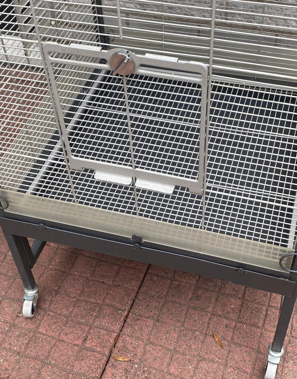 Grote volgelkooi 150h 60x60b met accessoires