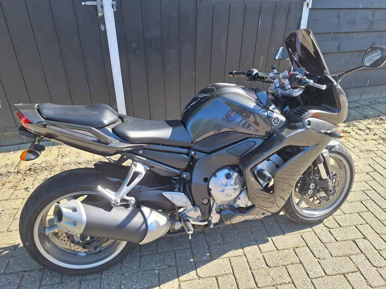 Yamaha FZ 1
