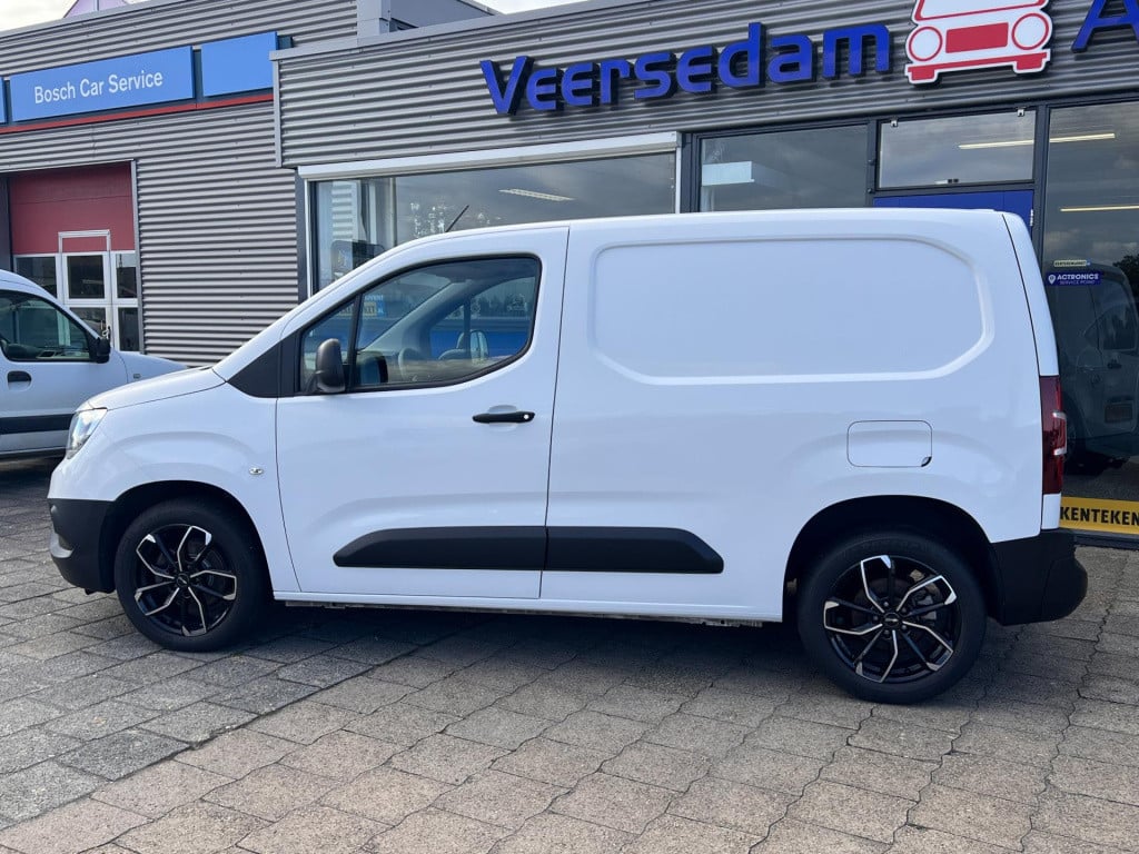 Opel Combo 1.5d l1h1 edition, trekhaak enz...