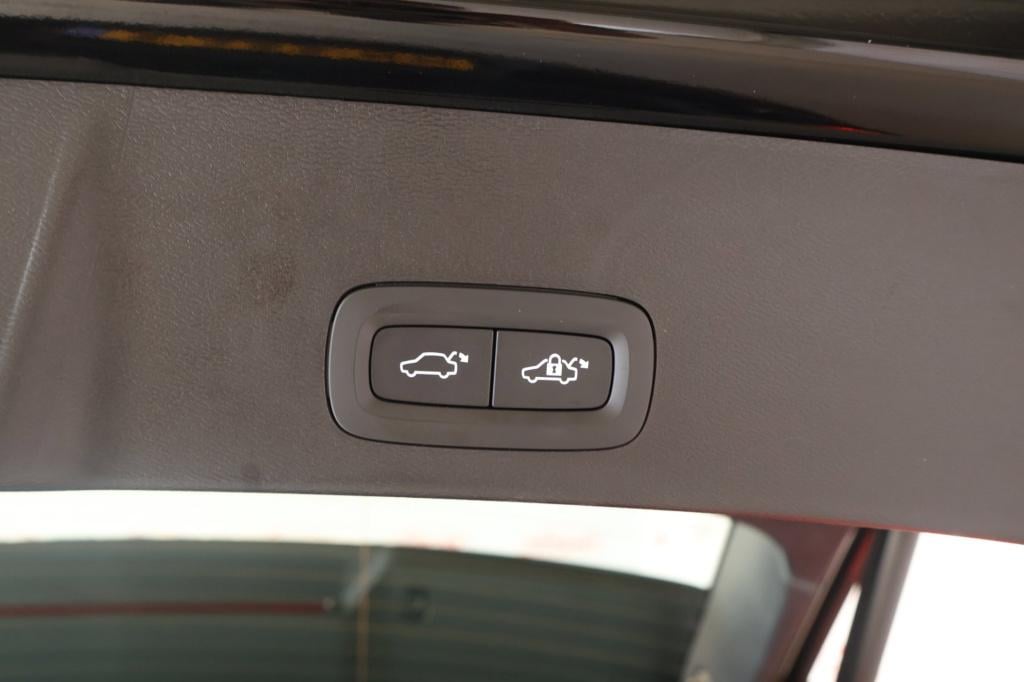 Volvo XC40 1.5 t4 plug-in hybrid plus dark nl auto, pano, h&k audio, el sto