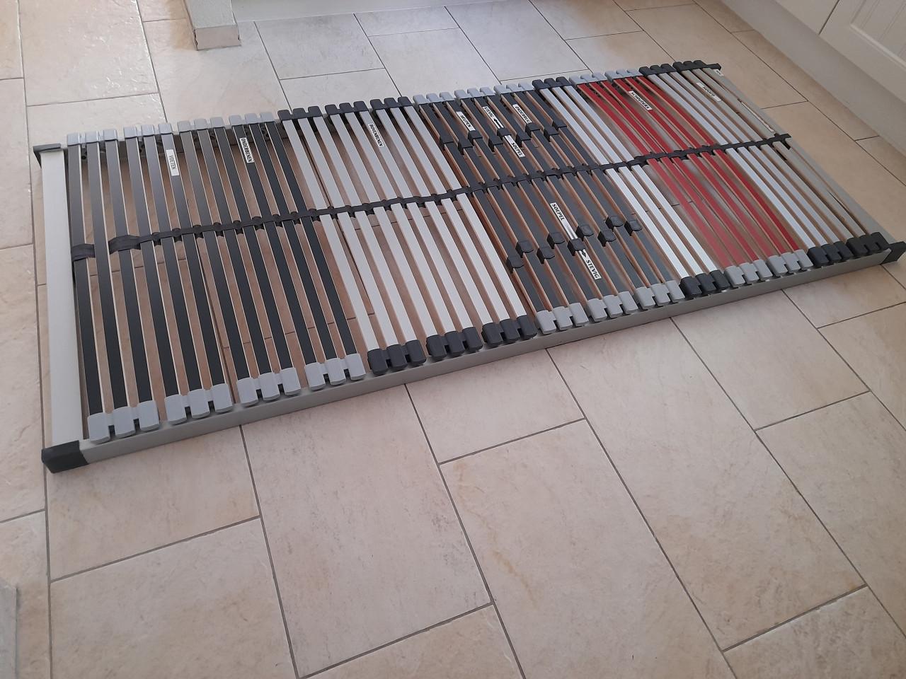 Stevige lattenbodem 90 x 210 (in goede nette staat )