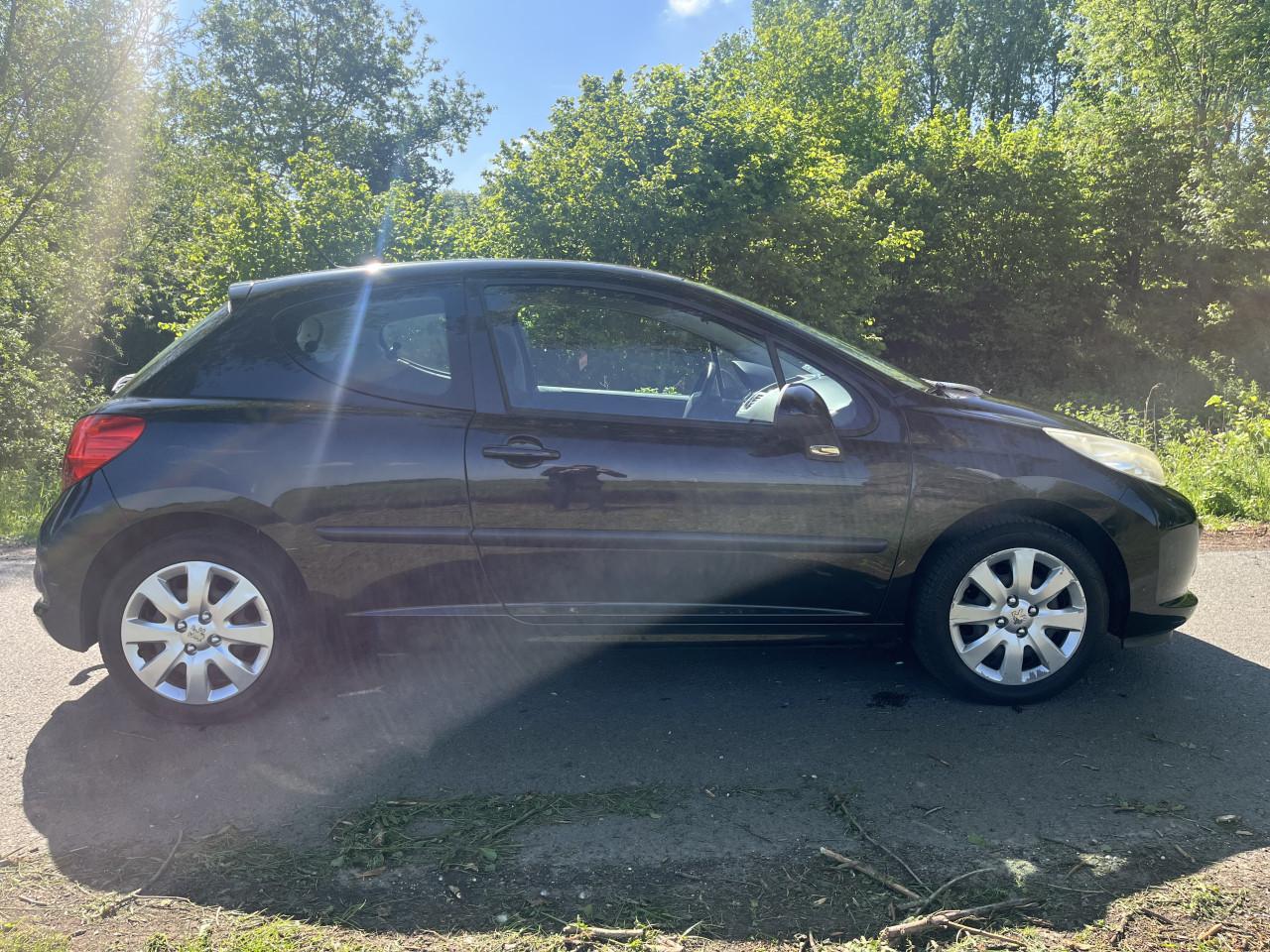 Peugeot 207 uit 2007 benzine 1.6 NIEUWE APK!