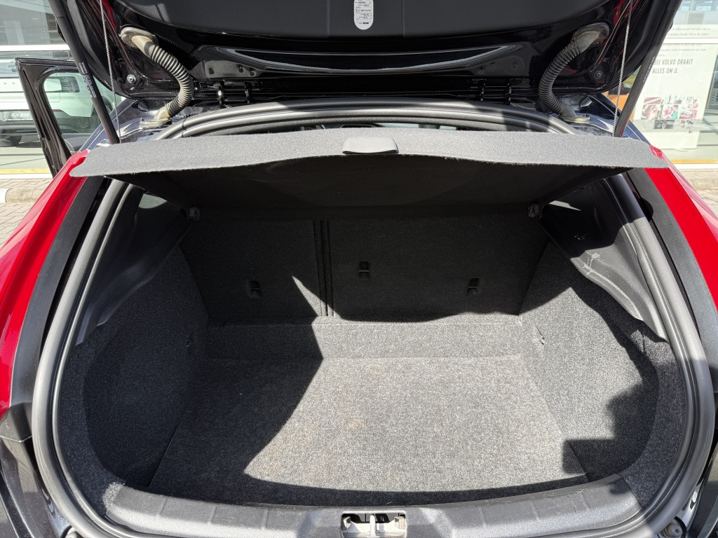 Volvo V40 t3 153pk aut6 polar+ sport| panodak| camera| trekhaak| keyless|