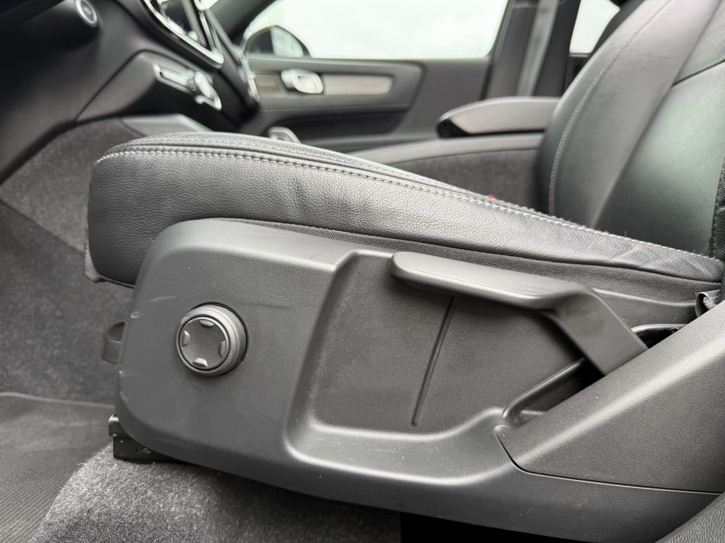 Volvo XC40 t4 211pk recharge ultimate dark | panodak| adap.cruise| leder| c