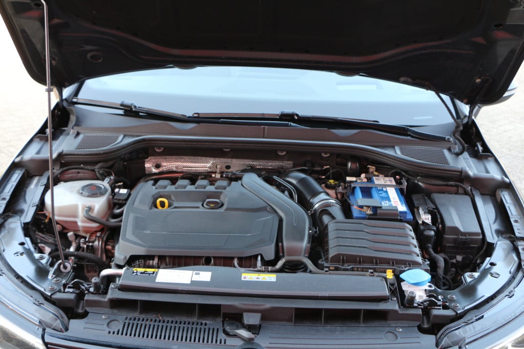 Volkswagen Golf variant 1.5 etsi 150pk r-line black style | panodak | harma