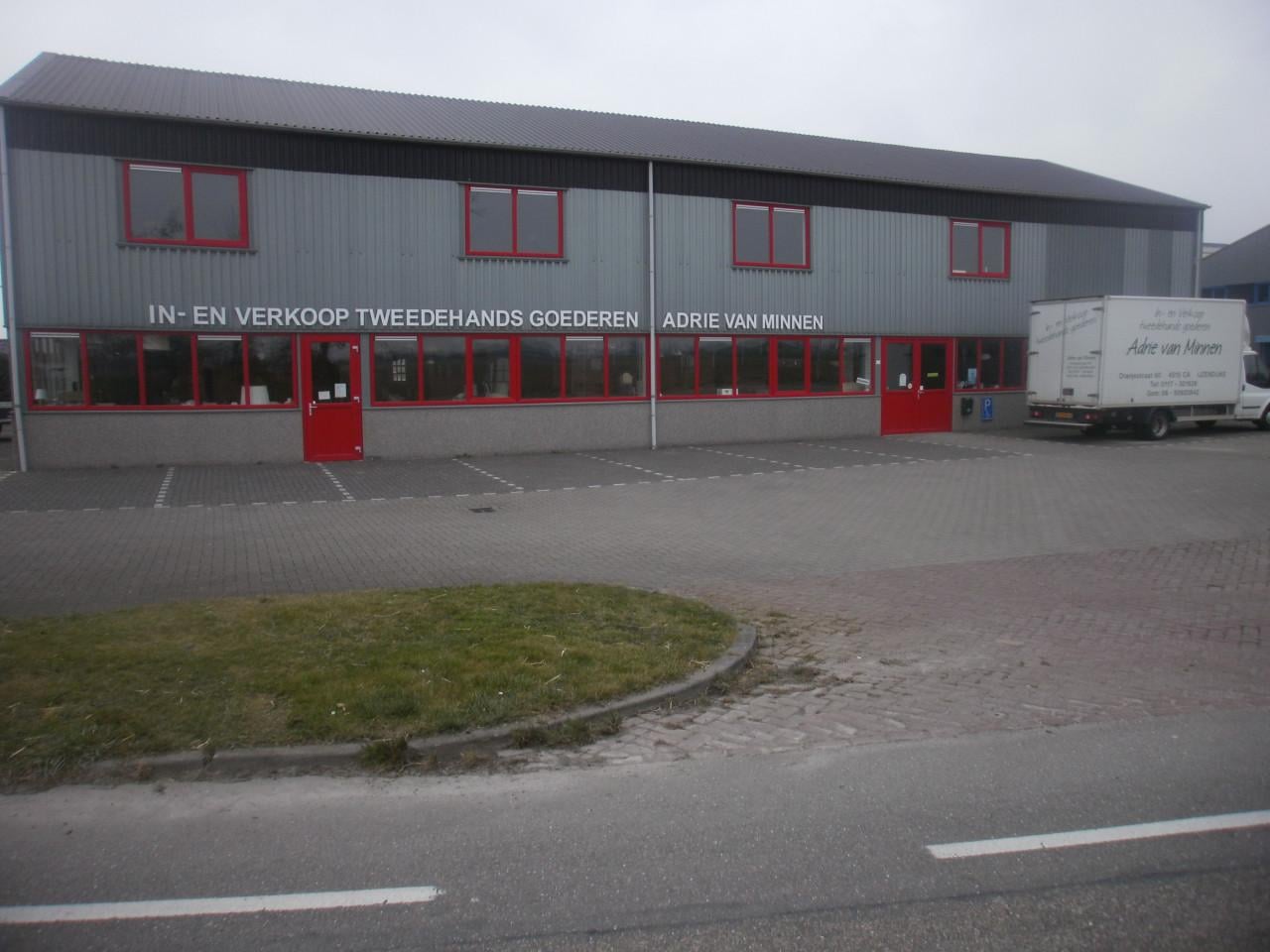 3 delig klokkenstel in goede staat hoog 53 cm klok loopt niet meer