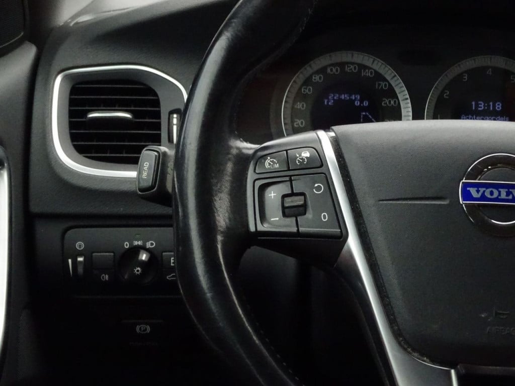 Volvo V60 2.0t momentum automaat | 200 pk | trekhaak