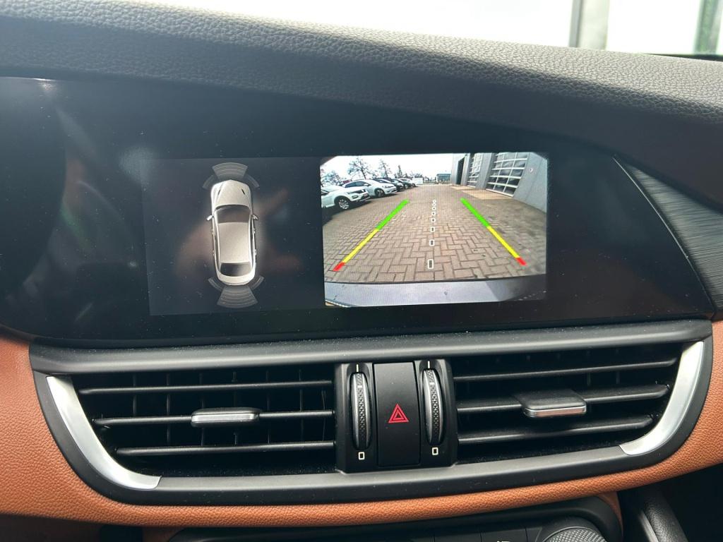 Alfa Romeo Giulia 2.0t * veloce pakket * stoel + stuur verwarming * leder