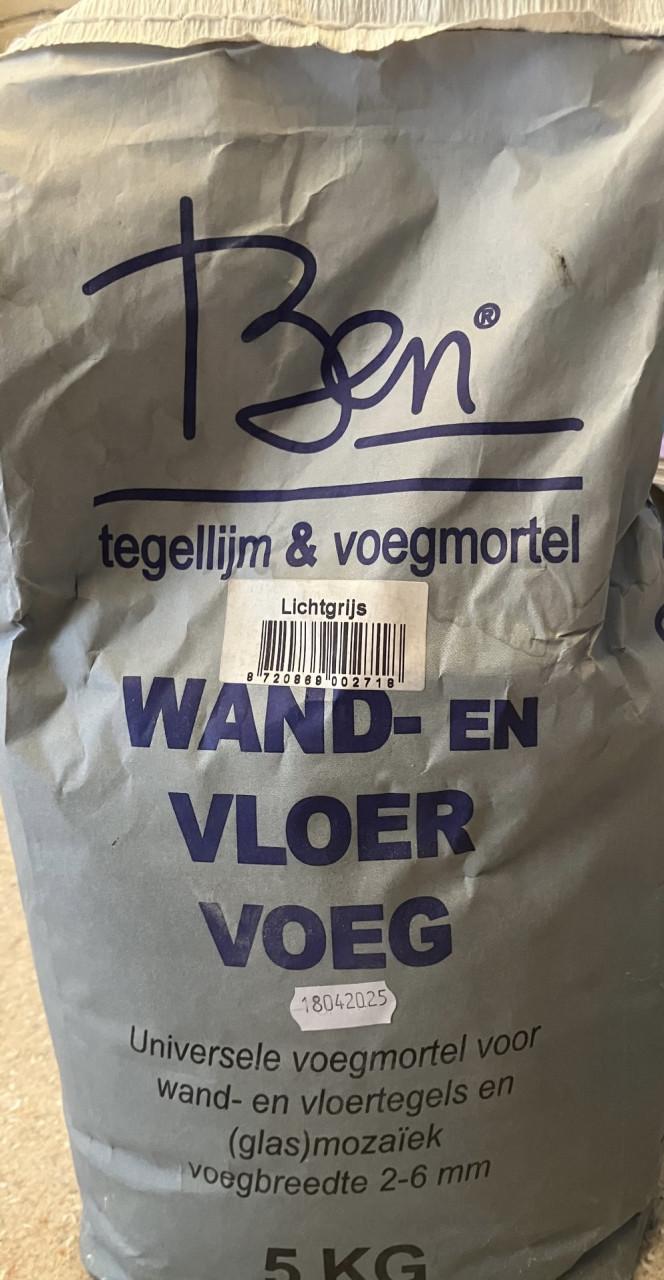 Tegelprofielen, levelling clips, afdichtpasta, voeg. alles in 1 koop