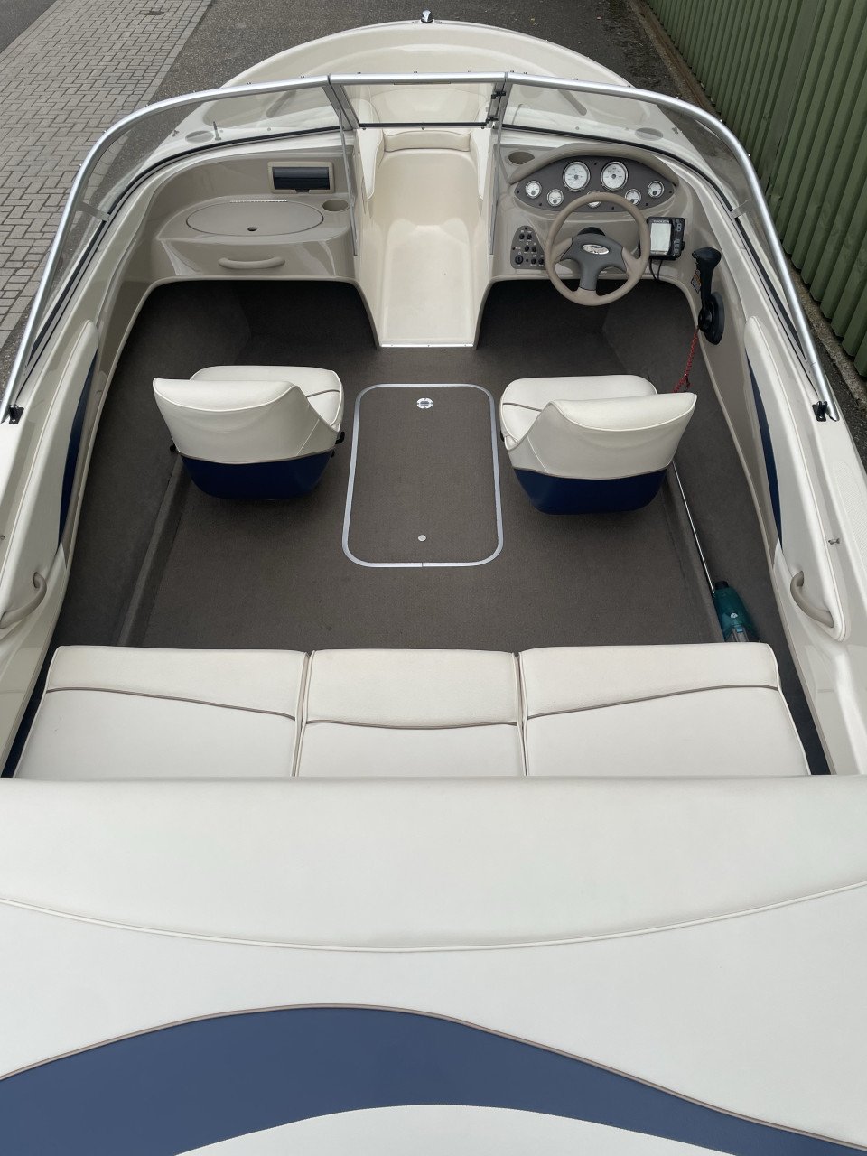 Mooie Bayliner Capri sport 185 speedboot 3.0 mercruiser