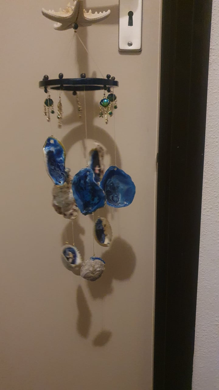 Hang mobieltjes gemaakt van epoxy en sleutelhangers