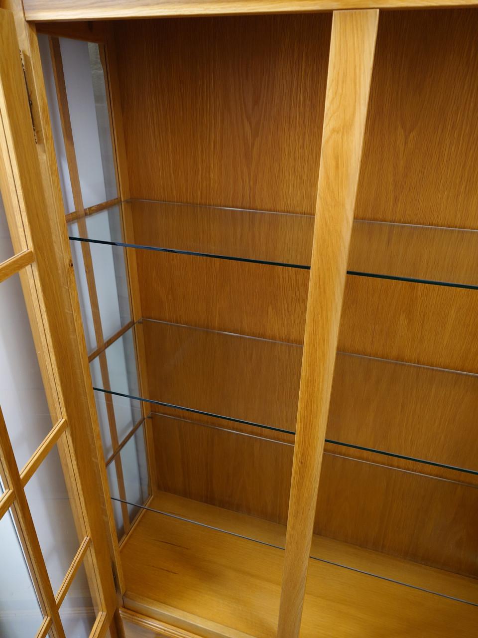 Eiken Vitrinekast
