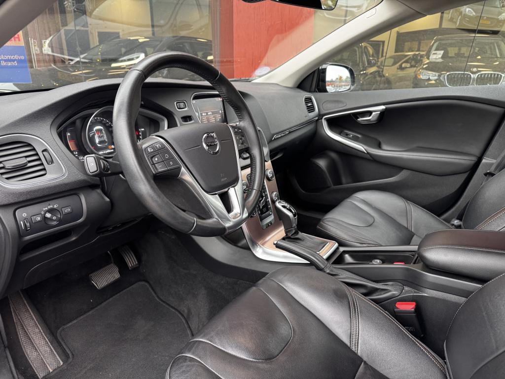 Volvo V40 cross country 1.5 t3 summum