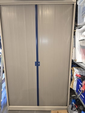 Metalen schuifdeur archiefkast