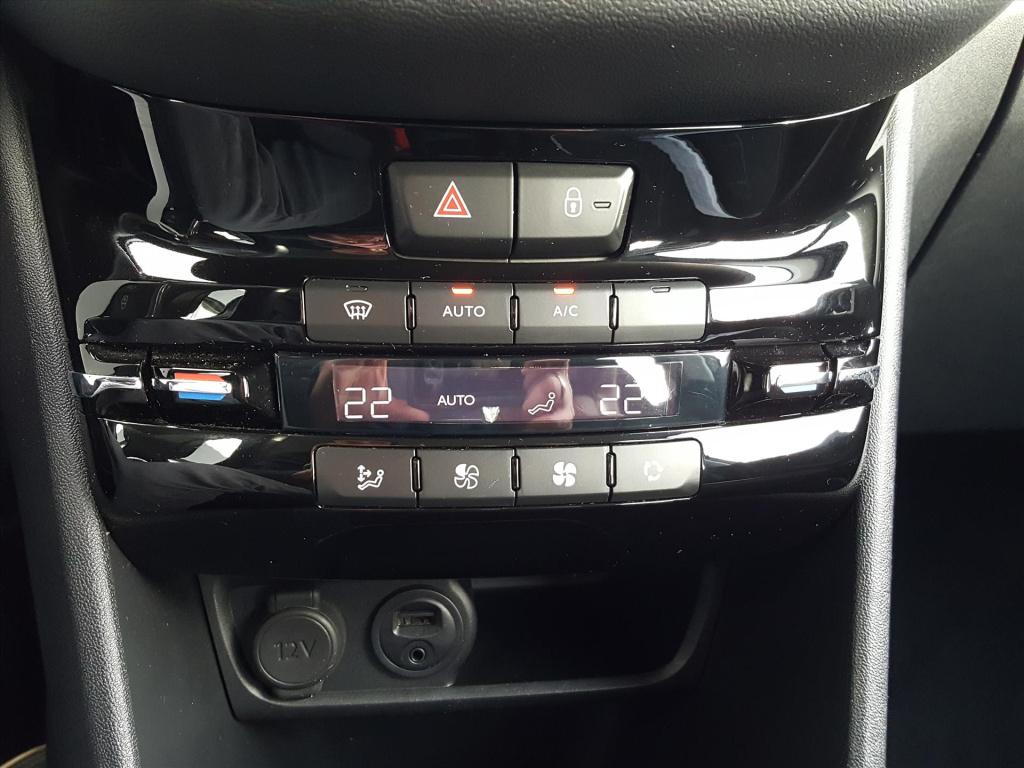 Peugeot 208 envy 1.2 vti 82pk 5d navigatie | cruise & climate control | par