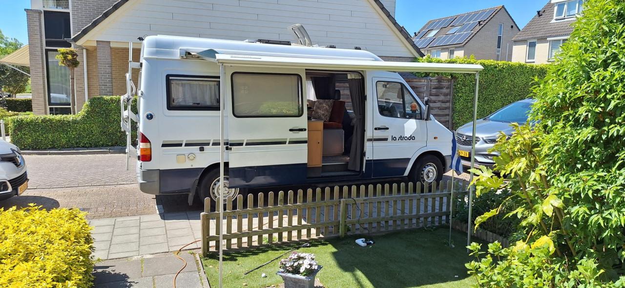 Mercedes sprinter buscamper la strada