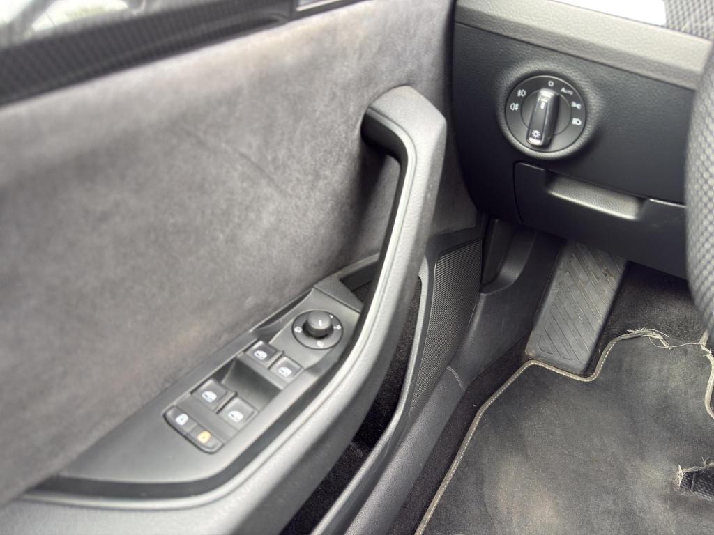 Skoda Superb 1.8 tsi sportline pano | camera | led | geheugen  | wegklap tr