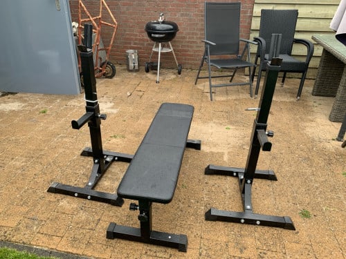 Sportbankje met bench press steunen