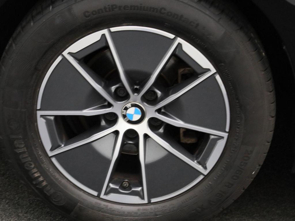 BMW 3-serie 318i business edition | virtual cockpit | navigatie | leder | c