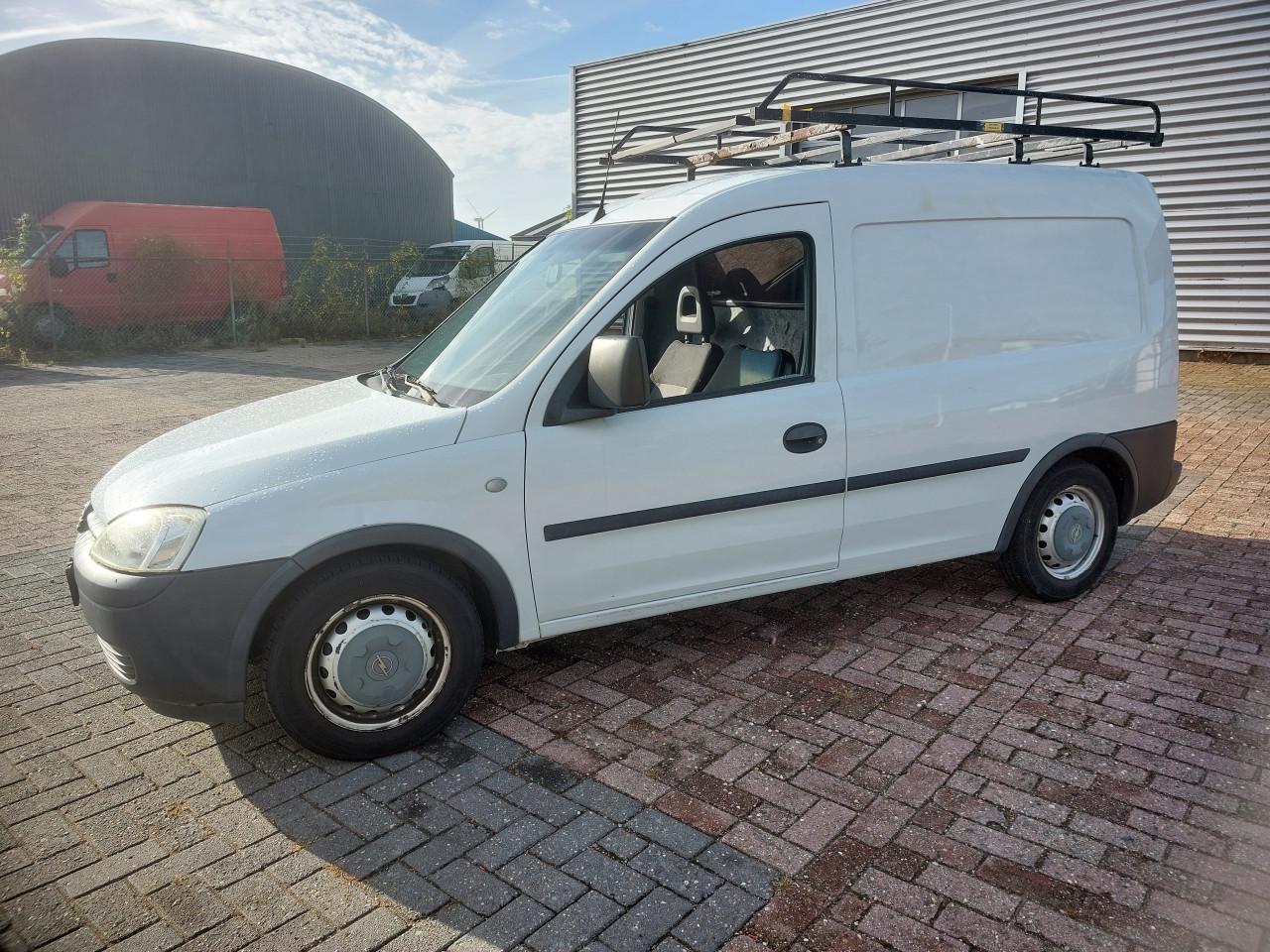Opel combo bj 2011  2250 euro