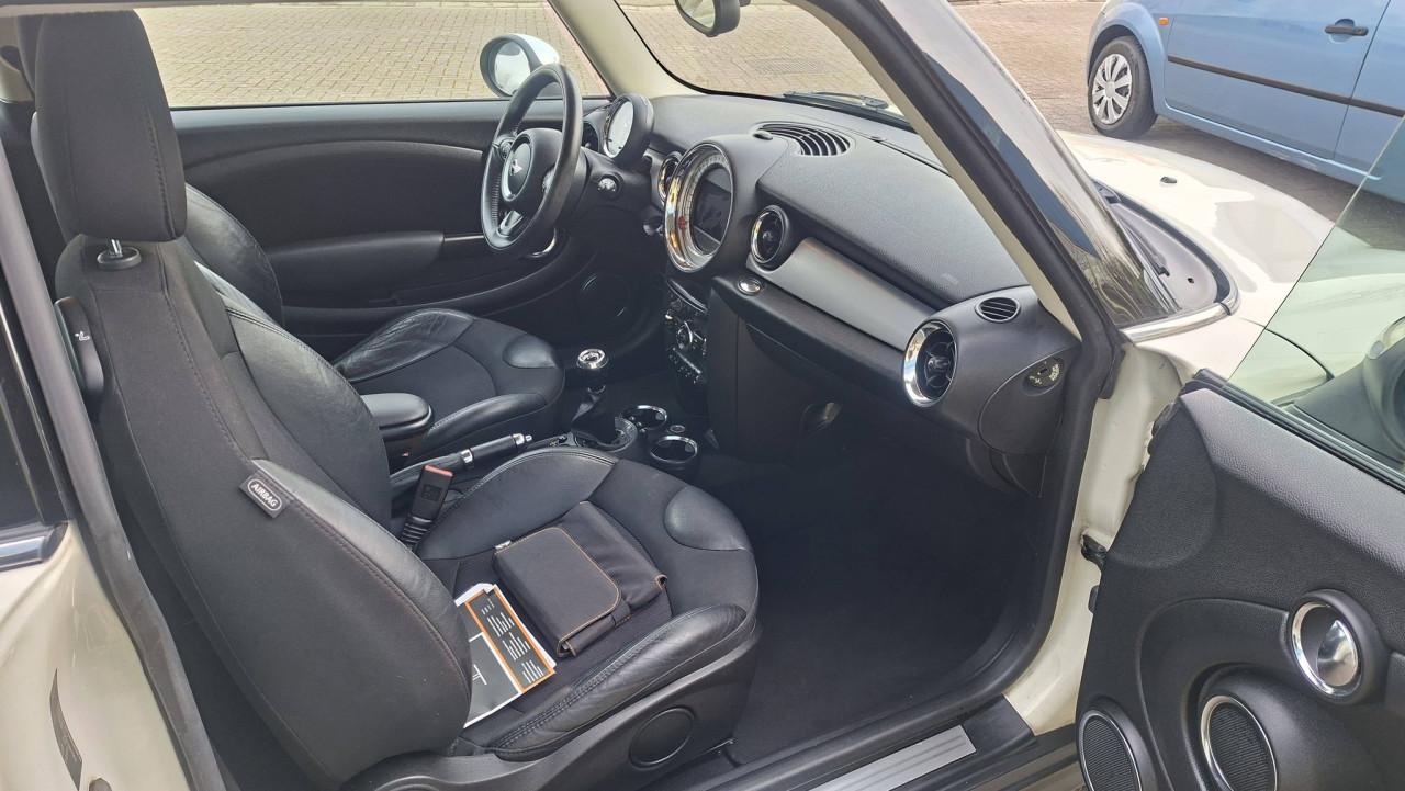 Mini One Chili 3drs bj:2014 airco-navigatie 131.000km nwst apk 2027 !!