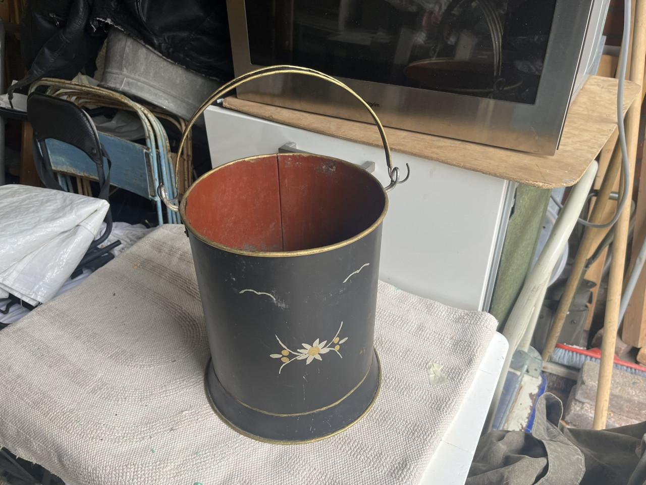 Antieke Houtbak met bloemmotief