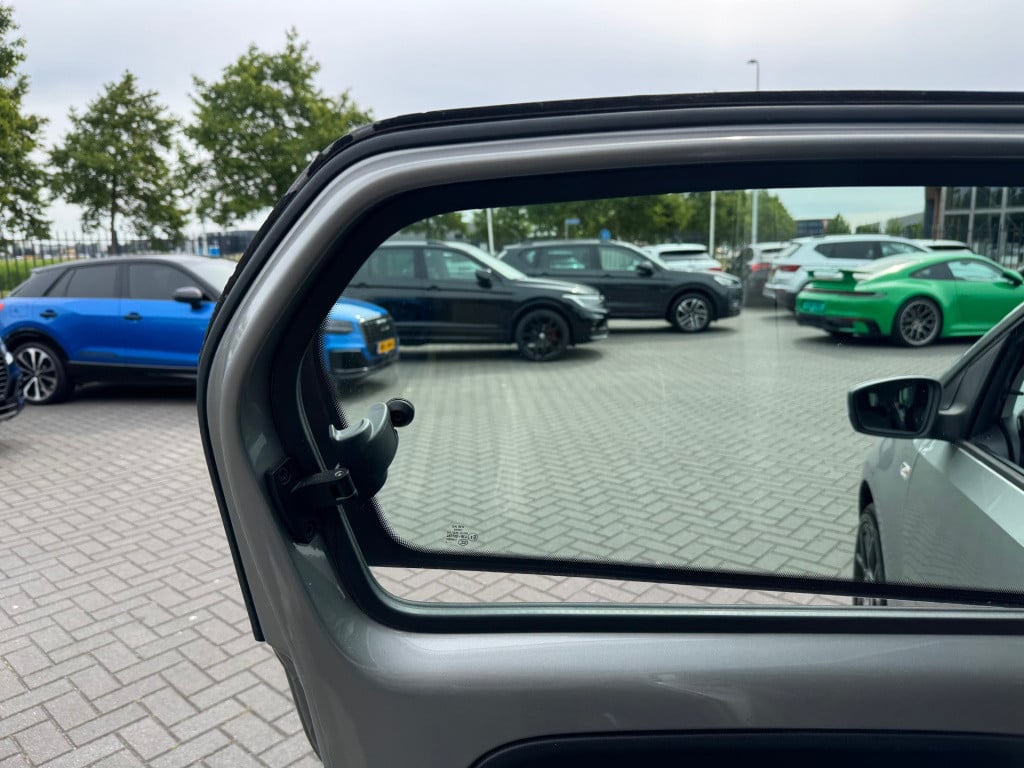 Volkswagen UP! 1.0 move up! bluemotion * airco * pdc * 5 deurs