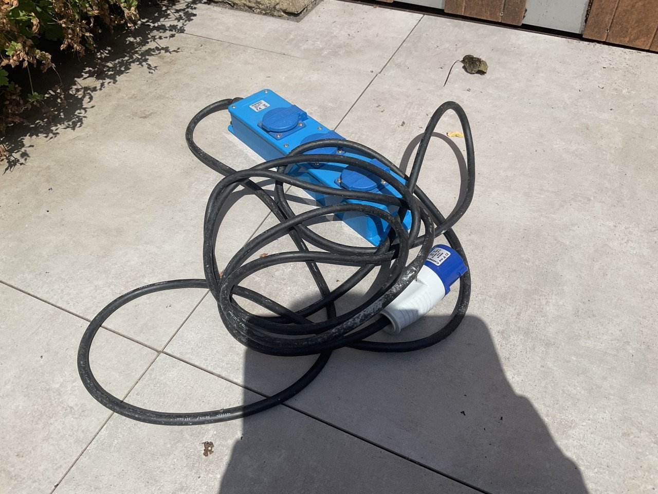 Kabel, stekkerdoos en koppelstuk