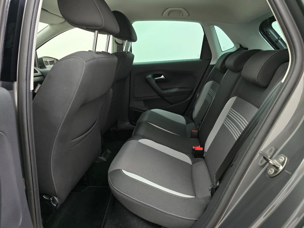 Volkswagen Polo occasion 1.2 tsi highline automaat met sportieve look | cru