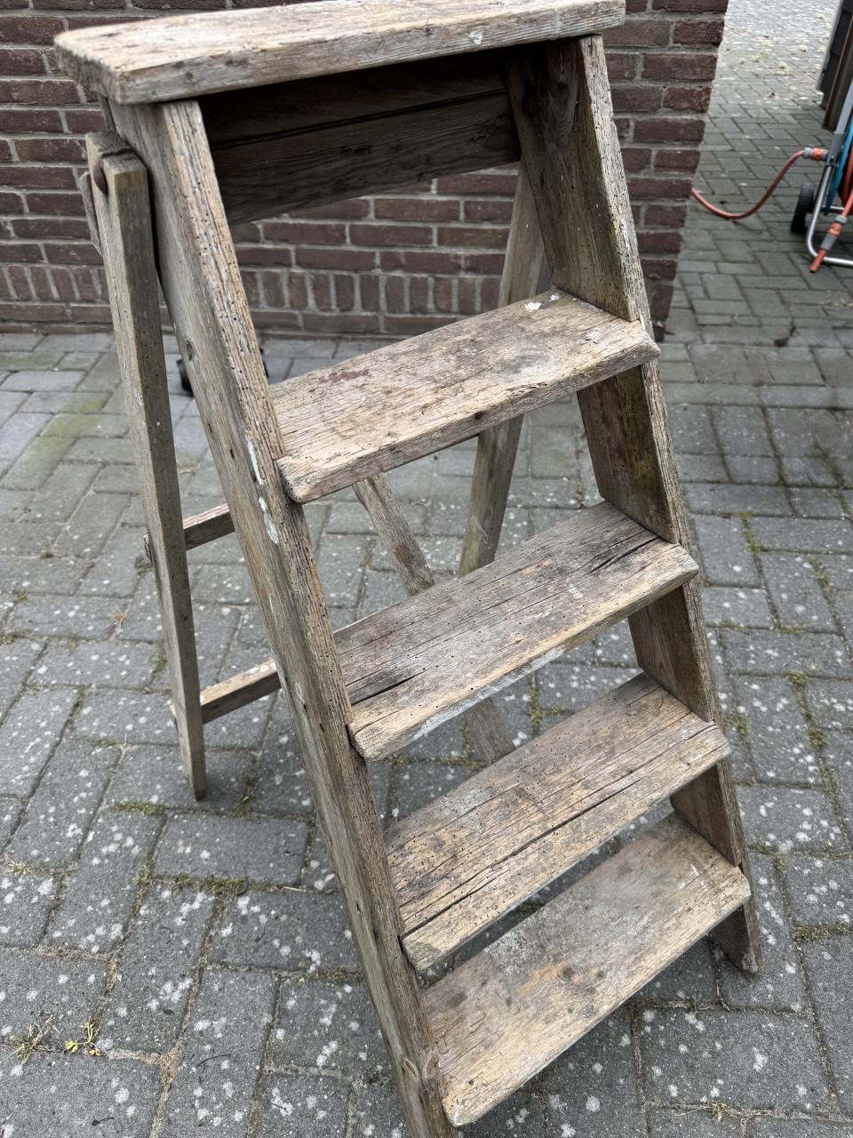 Oude houten trap