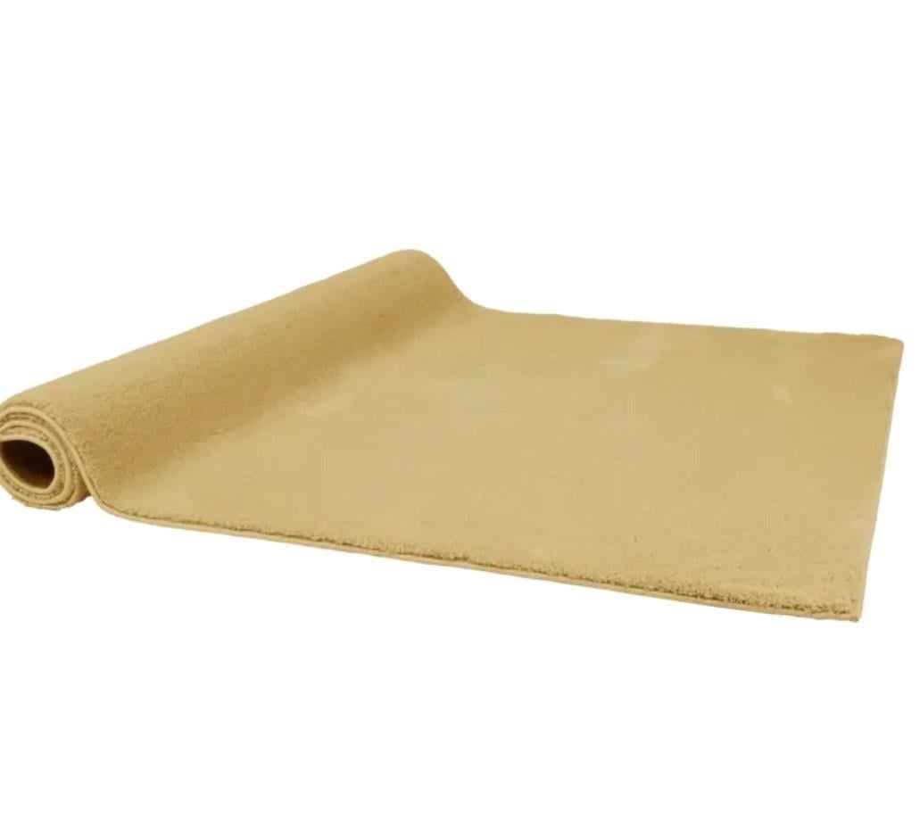 Nieuw vloerkleed goudgeel