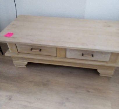 Te koop zware licht eiken salontafel €25,-