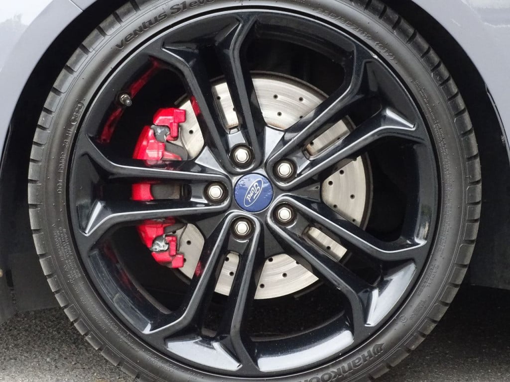 Ford Focus wagon 2.0 st-3 250pk | camera | recaro | 19"