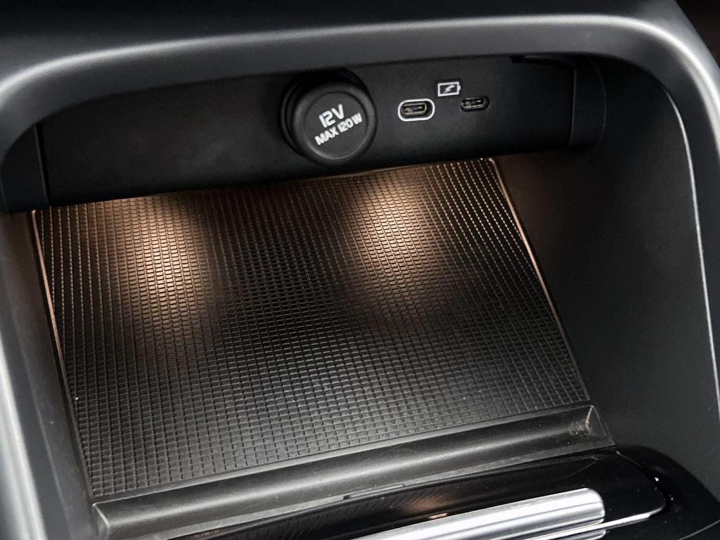 Volvo XC40 recharge p8 awd r-design | panoramadak | trekhaak | harman kardo
