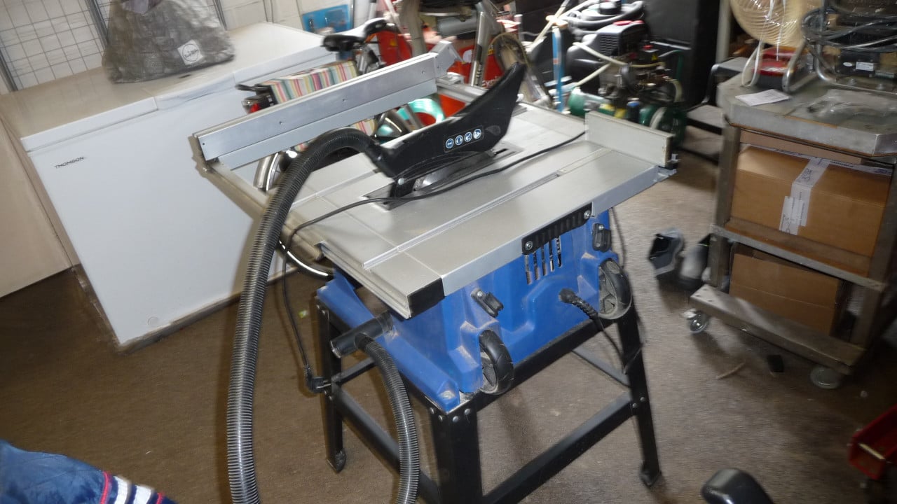 TE KOOP ZAAGMACHINE  HBM