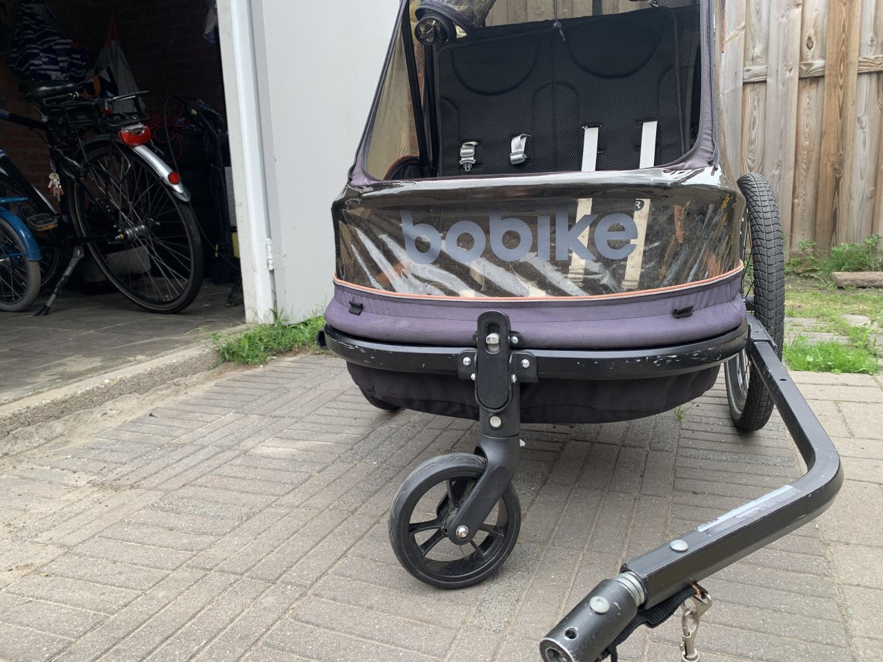 Bobike 2-in-1 fietskar en wandelwagen - zwart/bruin