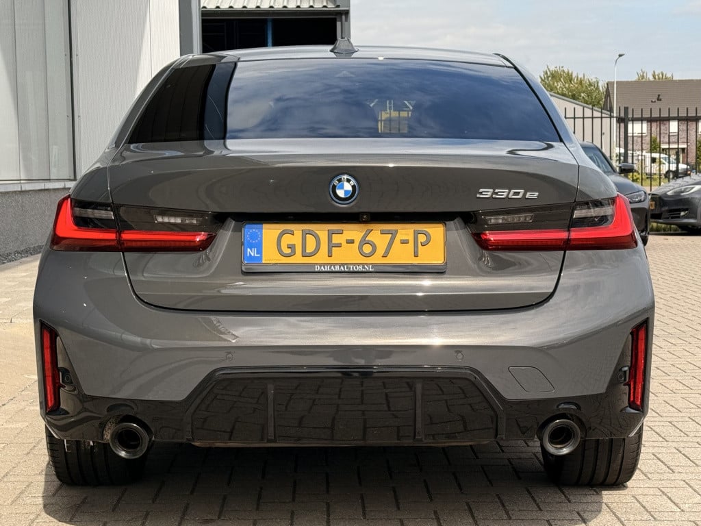 BMW 3-serie 330e | m-sport | harman kardon | pano | cruise | stoelverwarmin