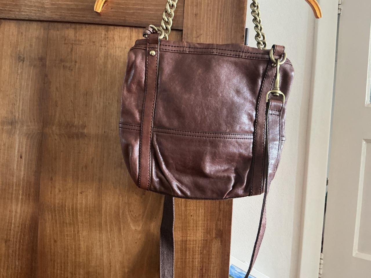 FOSSIL tas. Bruin leer.