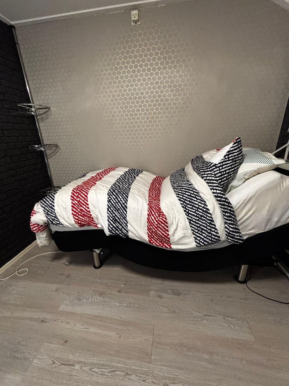 Tempur verstelbaar 1 persoonsbed met massage funtie